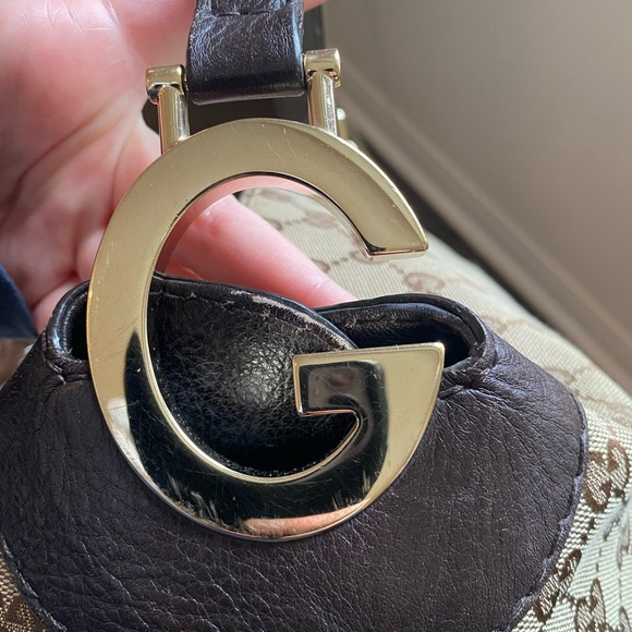 Large GUCCI GG Canvas Shoulder Bag - Picture 7 of 16